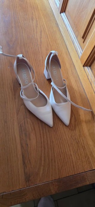 Zapatos dibia, piel blancos usados 1 vez,