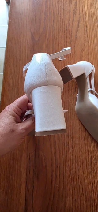Zapatos dibia, piel blancos usados 1 vez,