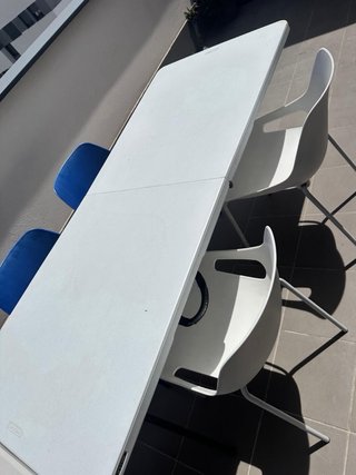 Mesa plegable exterior de plástico + 8 sillas