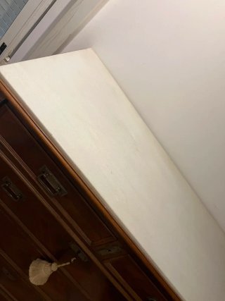 Cómoda de madera estilo clásico