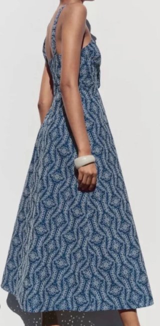 Vestido midi bordados perforados engomados. Zara S