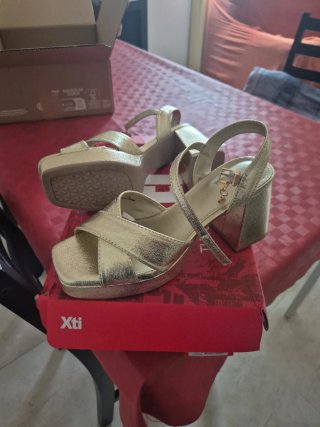 Sandalias Xti doradas talla 39