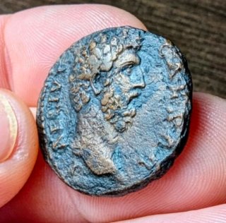 Moneda romana Aelio 137 d.C.