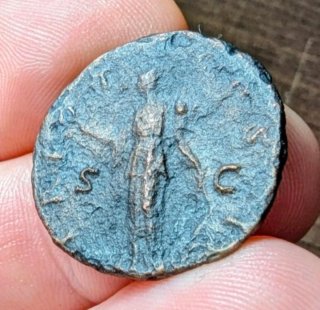 Moneda romana Aelio 137 d.C.