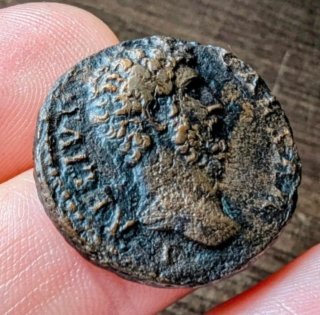 Moneda romana Aelio 137 d.C.