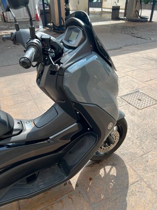 Yamaha NMAX 125 2024 - Gris y Negro