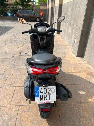 Yamaha NMAX 125 2024 - Gris y Negro