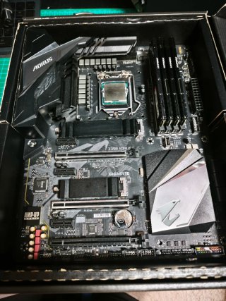 Placa Base Gigabyte Z390 AORUS PRO