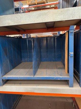 Contenedor industrial apilable azul