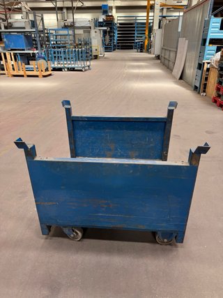 Contenedor industrial apilable azul