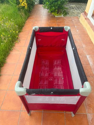 Cuna de viaje plegable roja