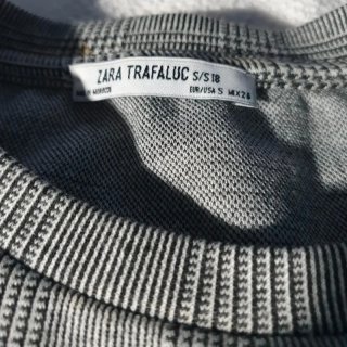 Camiseta Zara cuadros gris y naranja Talla S
