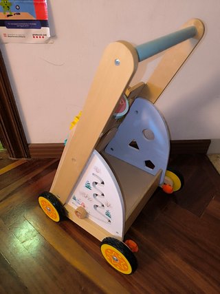 Andador de madera para bebés