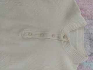 Jersey angora marfil cuello alto botones