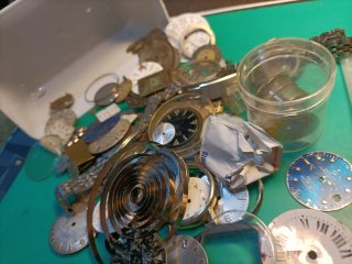 Lotto ricambi orologi oro e argento