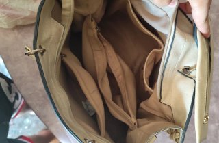 Borsa da donna a spalla color beige panna con stam