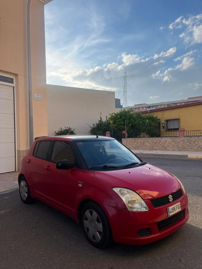 Suzuki Swift 1.3 69CV 114.000 KM RECIEN PINTADO - foto 1