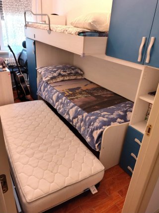 Letto a castello 3 posti con armadi