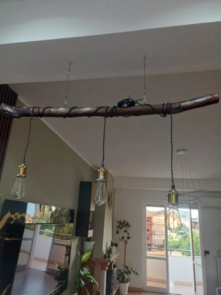 Lampadario fatto a mano con legno e corda
