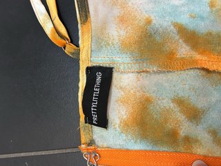 Corsetto tie-dye arancione PrettyLittleThing