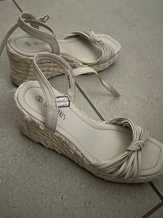 Sandali beige eleganti con zeppa num 40