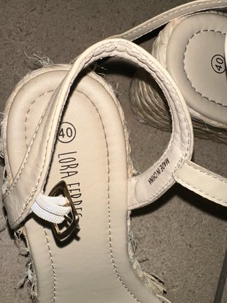 Sandali beige eleganti con zeppa num 40