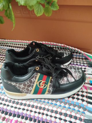 Zapatillas mujer Negro y Dorado