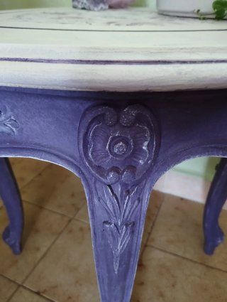 Tavolino rotondo vintage dipinto a mano