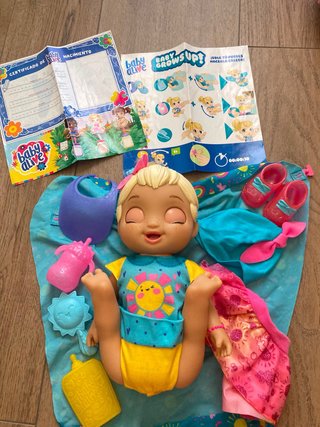 Muñeco Baby Alive con accesorios
