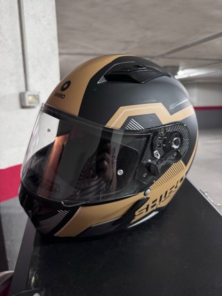 Casco Shiro Negro y Dorado