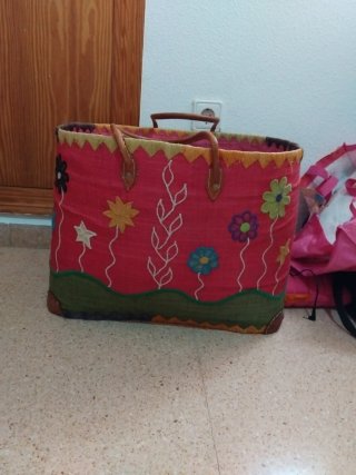 Bolso echo a mano  con flores