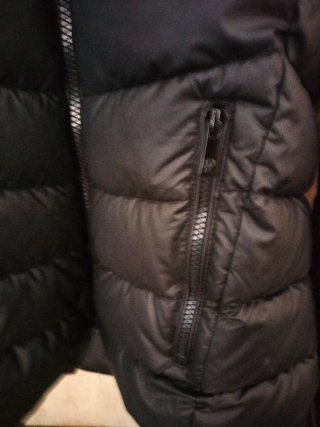 Cazadora invierno negra con capucha