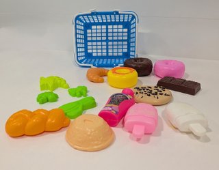 Lote Comida Juguete:  57 Piezas (IKEA + Plástico)