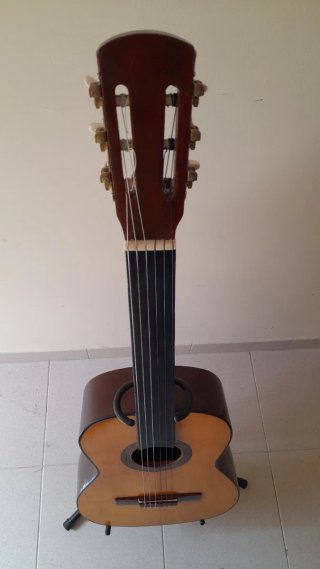 Título: Guitarra Fretless Guillermo Lluquet Año 60