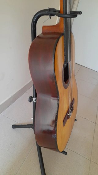 Título: Guitarra Fretless Guillermo Lluquet Año 60