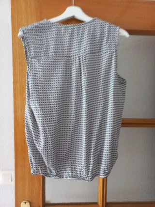 Blusa sin mangas estampada