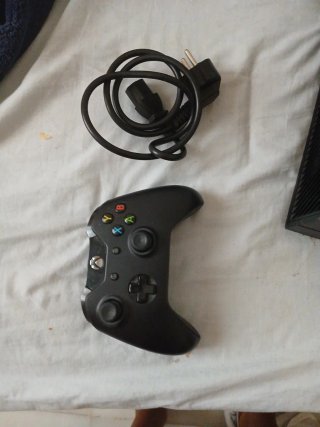 Xbox One con mando y 8 juegos