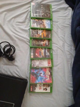 Xbox One con mando y 8 juegos