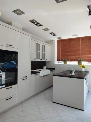 Cocina de exposición gris