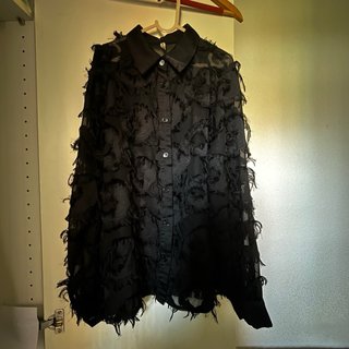 Camisa negra transparente texturizada