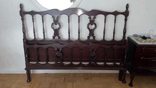 Cabecero y piecero de cama antiguo de madera natur
