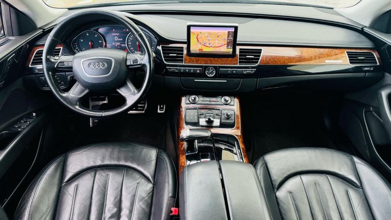 Audi A8 2012 3.0TDI - foto 1