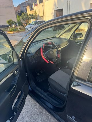 Opel Meriva 2005 negro 193.000km diesel