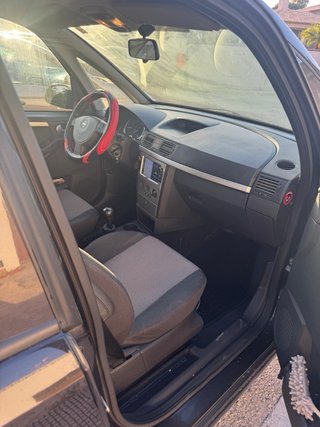 Opel Meriva 2005 negro 193.000km diesel