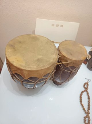 Timbal Djembé  doble y maraca , collar étnico