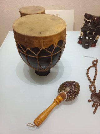 Timbal Djembé  doble y maraca , collar étnico