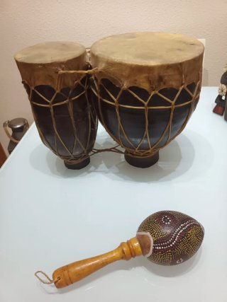 Timbal Djembé  doble y maraca , collar étnico