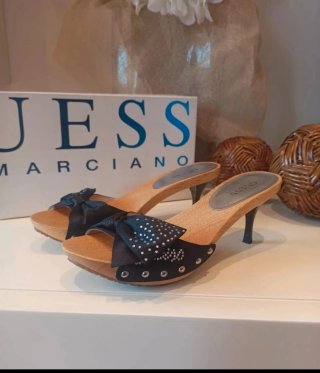 Ciabatte Guess con tacco in legno