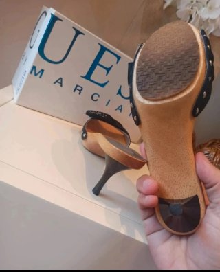 Ciabatte Guess con tacco in legno