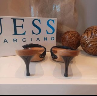 Ciabatte Guess con tacco in legno